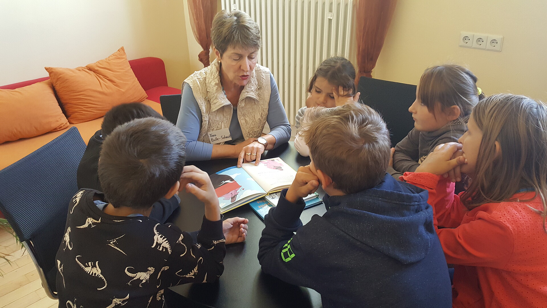 Bürgermeister und Stadträte lesen vor Stuttgart leseohren