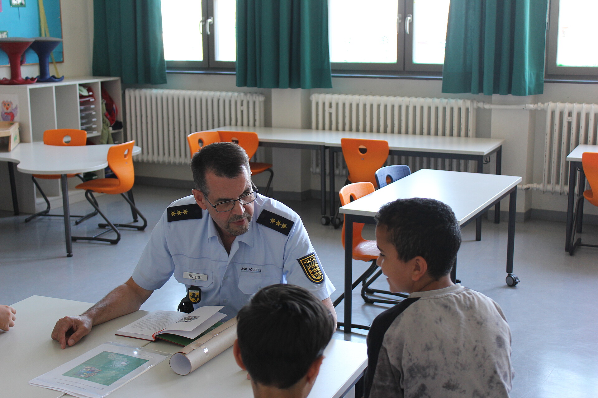 Polizisten lesen vor Leseohren Stuttgart